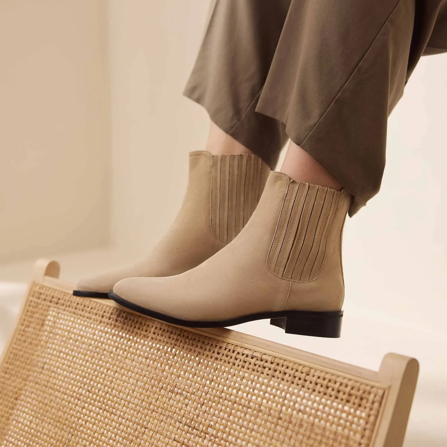 Vendôme Chey beige suède chelsea boots