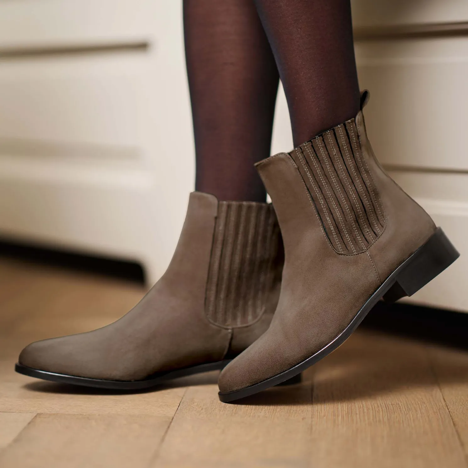 Vendôme Chey taupe suède chelsea boots