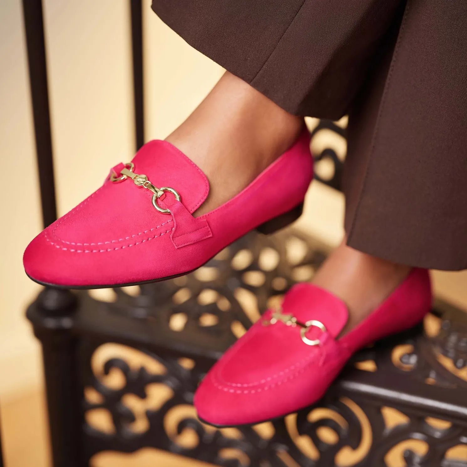 Vendôme Fleur fuchsia suède loafers